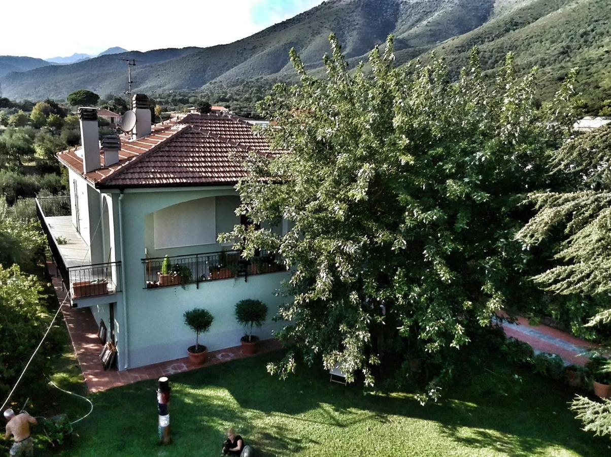 Independent Apartment With A Fabulous Patio - Casa Penny Cisano sul Neva ภายนอก รูปภาพ